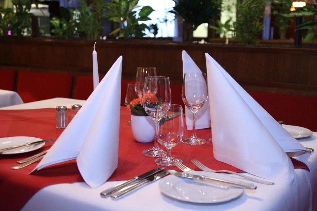 Gasthaus Zum Kranz เลอร์ราค ภายนอก รูปภาพ