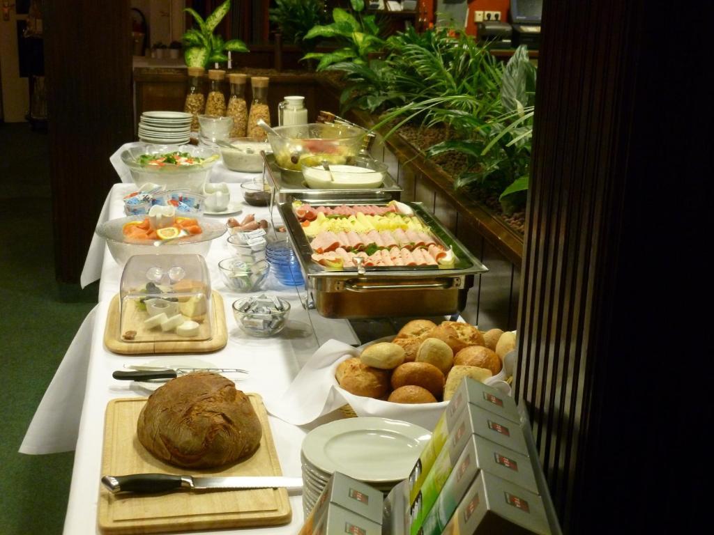 Gasthaus Zum Kranz เลอร์ราค ภายนอก รูปภาพ